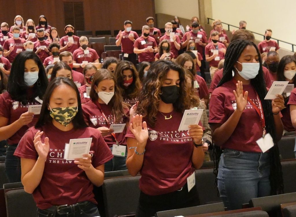 University of Chicago law students reciting the Pledge of Professionalism